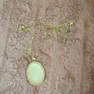 Premier Designs Gold-Tone Necklace with Cream Oval Pendant
